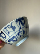Load image into Gallery viewer, Vintage handpainted Chinese Bowl