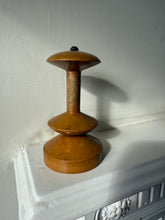 Load image into Gallery viewer, Vintage thread Spool