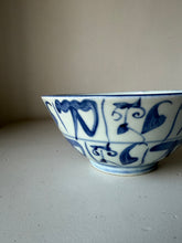 Load image into Gallery viewer, Vintage handpainted Chinese Bowl