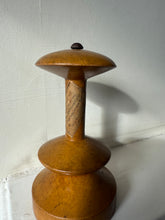 Load image into Gallery viewer, Vintage thread Spool