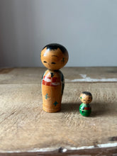 Load image into Gallery viewer, Pair of Vintage Kokeshi Nesting dolls, Green