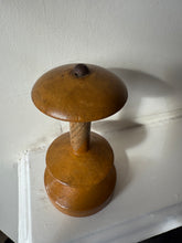 Load image into Gallery viewer, Vintage thread Spool