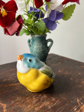 Load image into Gallery viewer, Vintage Bird Salt and Pepper Pots