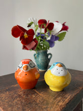 Load image into Gallery viewer, Vintage Bird Salt and Pepper Pots