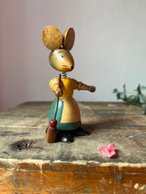 Load image into Gallery viewer, 1950s Wooden ‘House Mouse’