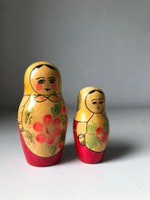 Load image into Gallery viewer, Set of Two Vintage Russian Dolls