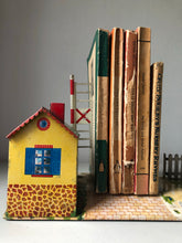 Load image into Gallery viewer, Vintage Hornby / Meccano Station House