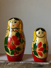 Load image into Gallery viewer, Vintage Russian Nesting Dolls