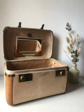 Load image into Gallery viewer, 1940s Vanity Case (Hard shell)