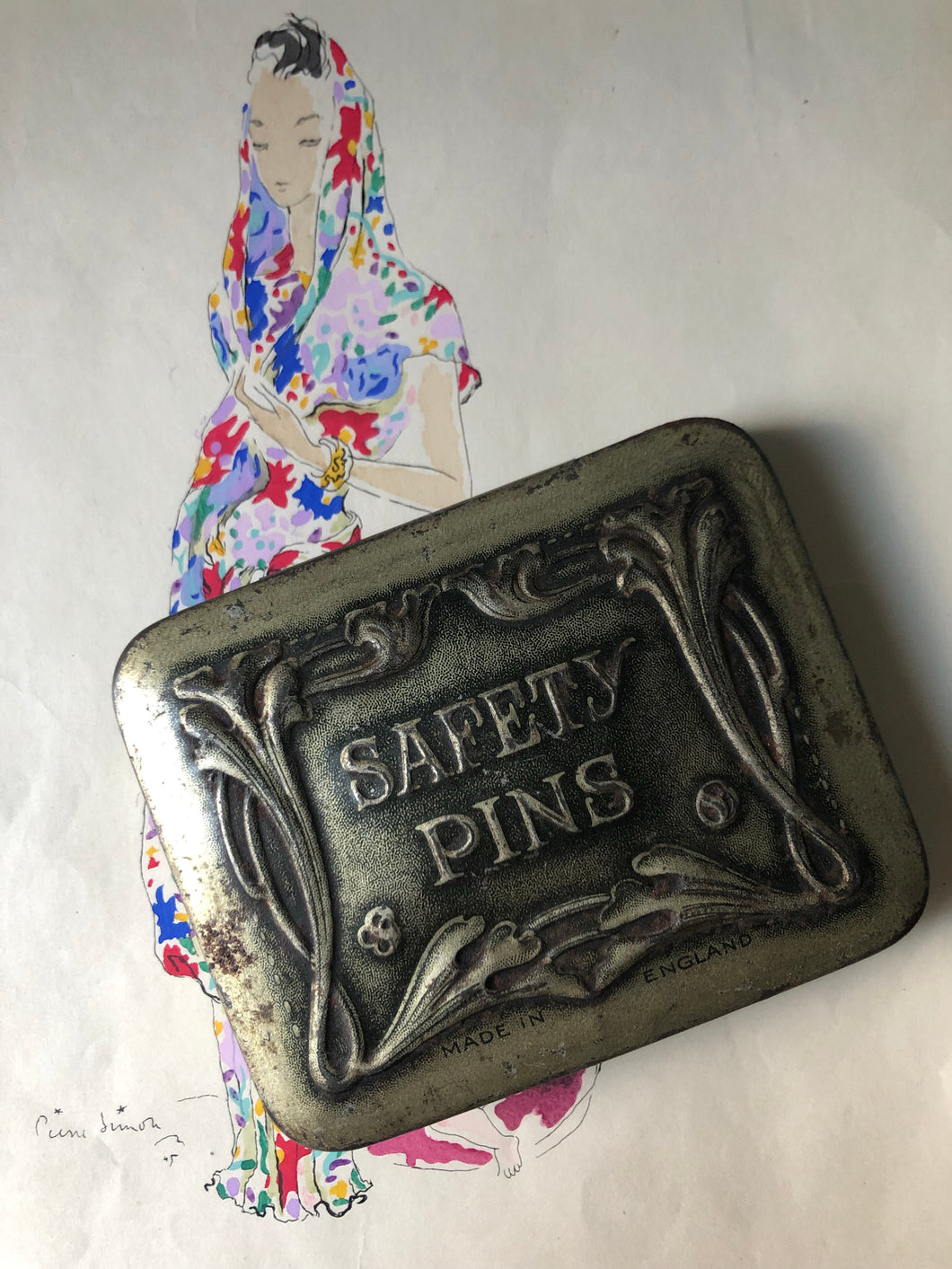 Vintage Safety Pin Tin