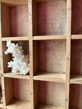 Load image into Gallery viewer, Vintage Coral Pieces