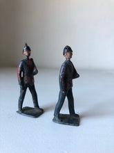Load image into Gallery viewer, Pair of Vintage Lead Soldiers