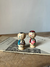 Load image into Gallery viewer, Pair of small Vintage Kokeshi Dolls