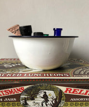 Load image into Gallery viewer, Vintage Enamel bowl