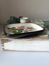 Load image into Gallery viewer, Vintage Wild flower Pottery Dish