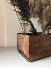 Load image into Gallery viewer, Rustic Vintage Drinks Crate