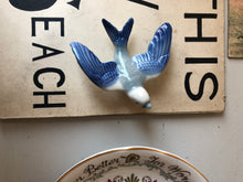 Load image into Gallery viewer, Vintage Ceramic Swallow