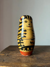 Load image into Gallery viewer, Set of Vintage Cat Nesting Dolls