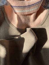 Load image into Gallery viewer, Vintage Roll neck sweater