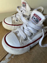 Load image into Gallery viewer, Pair of infant Converse, size 6