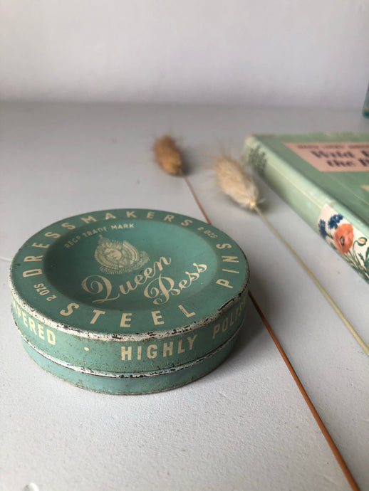 1940s Dressmakers ‘Queen Bess’ Steel Pin Tin