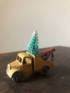 NEW - Vintage Driving Home For Christmas, Tow Truck
