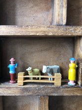 Load image into Gallery viewer, Antique Wooden Farm set